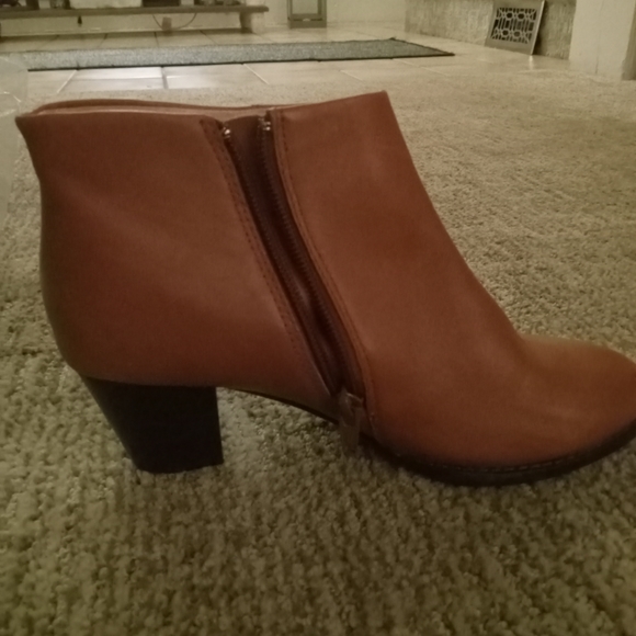 Vionic boots - Picture 3 of 5